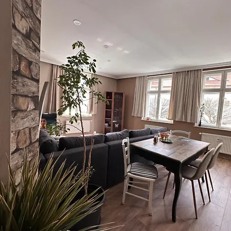 Apartment Altstadt - Stilvolle Familienfreundliche 78qm Am Zittauer Museum Und Zittauer Gebirge Im Herzen Der Oberlausitz Mit Eigenem Parkplatz Ideal Zum Wandern Im Dreilaendereck *